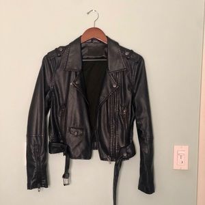 Versatile “leather” jacket for a perfect style!